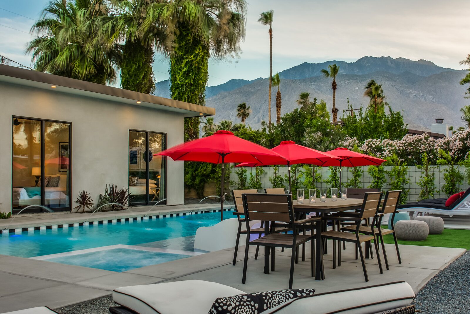 5 Palms Estate outdoor dining beside the pool